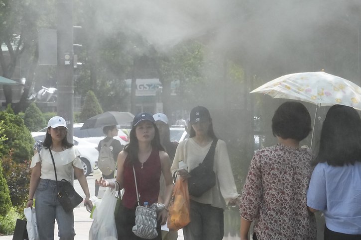 Une journée chaude dans les rues de Séoul. © KEYSTONE/AP/Ahn Young-joon