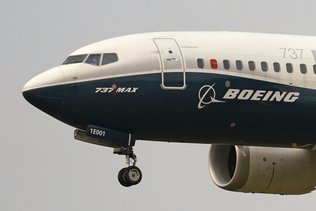 Boeing désigne son nouveau patron et annonce une lourde perte
